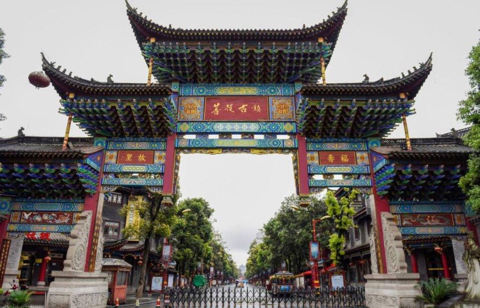 手握15万预算选插电混动轿车，奇瑞风云A8选哪款最合适？